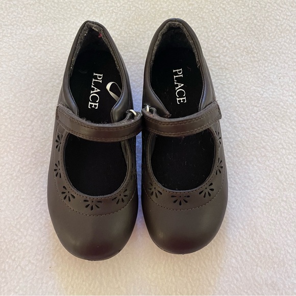TCP Brown Eyelet Trimmed Uniform Maryjanes - Picture 1 of 6